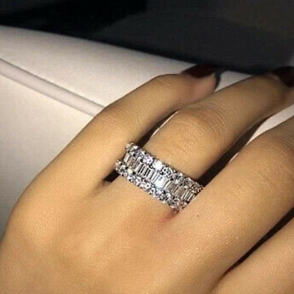 Elegant Women's 925 Silver Wedding Ring Size 6-10 - Picture 3 of 3